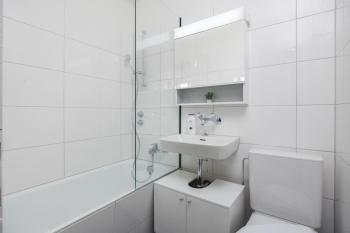 Downtown Deluxe Studio with Queen Bed BE-55, Zürich (photo 4)