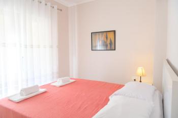 Tirana Cityscape 3- Vibrant Modern Apartment, Tirana (photo 4)