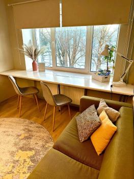Sunny Apartment with Wall-to-Wall Desk &Tram at Door, Tallinn (photo 2)