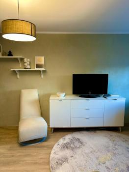 Sunny Apartment with Wall-to-Wall Desk &Tram at Door, Tallinn (photo 4)