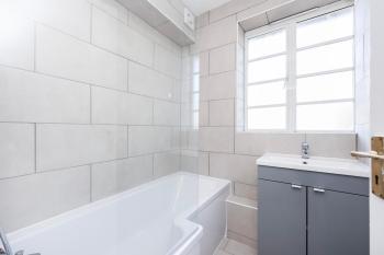 3 Bedroom King's College Denmark Hill Flat, London (photo 4)