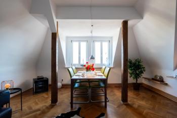 Doppelhaus- Villa Leipzig Schleußig , moderner Altbau Apartment Dachetage mit 2 Schlafzimmern und separatem Zusatzzimmer , Parkplatz - Balkon - Kamin - Eicheparkett - Arbeitsplatz, Leipzig (Foto 3)