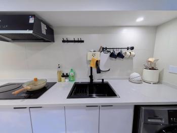 Shanghai Hills & ZINN City Loft Near Metro Line 1 Changshu Rd and Close to Tianzi Fang, Shanghai (photo 3)