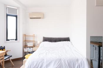 1930 French Minimalist Apartment, Шанхай (фото 5)