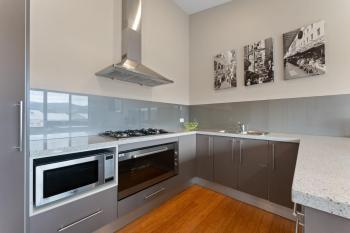 Khione 1 - 3BR Modern Townhouse l Mountain Views l WiFi l BBQ l Smart TV, Jindabyne (foto 5)