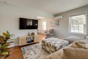 Niantic Duplex with Deck Less Than 1 Mi to Beach and Boardwalk, Niantic (photo 2)