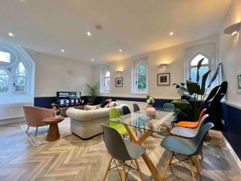 INCREDIBLE 3 Bedrooms Windsor Home, Free Parking - A Blend of Luxury and Character - Incredible Location - Windsor Castle, Ascot, Legoland, Heathrow Airport, Windsor (foto 3)