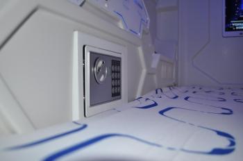 Cosmos Capsule Hub London, Лондон (фото 4)