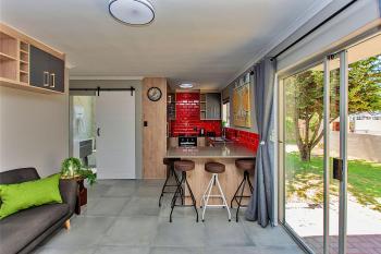 Retro Rest - walking distance to Beach, Langebaan, Langebaan (fotografie 3)