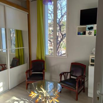 Petit studio parmi les pins et les cypres, Marseille (fotografie 2)