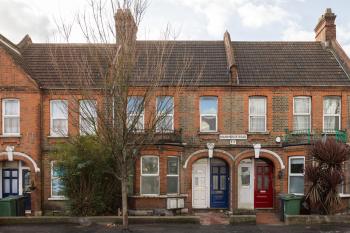Beautifully Modern 2-Bed Apartment w/garden, London (photo 2)