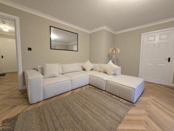 New 2 Bedroom Appartment In Manchester - Stretford - Old Trafford Close to Football-Cricket Ground & City Centre, Manchester (photo 3)