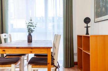 Bright 2BR flat off trendy Chiswick High Road, London (photo 5)