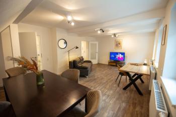 Queensize Bett & Netflix zentral, Idar-Oberstein (fotografie 2)