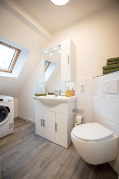Queensize Bett & Netflix zentral, Idar-Oberstein (foto 2)