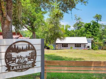 Waterfront on Lake Talquin - Near FSU - Stunning Views - 2 Story Deck - Fire Pit - Fast 1000 mbps Internet - 3 min from Boat Ramp, Tallahassee (foto 3)