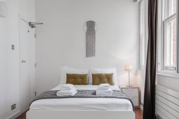 2 Bed Northern Quarter Loft Conversion City Centre, Manchester (photo 4)