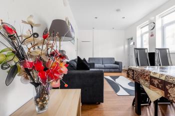 Clapham Common Sleeps 10 Free Parking for 4 Cars or 3 Vans 2 Bed 2 Bath 5 min to Metro Zone 2, Londýn (fotografie 4)