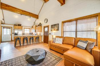 Broken Bow Cabin w/ Hot Tub ~ 5 Mi to State Park!, Broken Bow (fotografie 5)