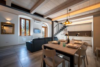 NEW 2024 - ANCIENT GRAVEDONA - where Lake Como classic style meets modern design and comforts - Larihome A40, Gravedona (foto 4)