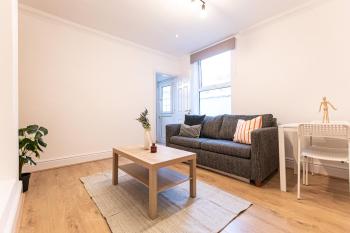 Stylish 1-Bed Flat in Liverpool by 53 Degrees Property, Ideal for Business & Long-Term Stays!, Liverpool (photo 5)