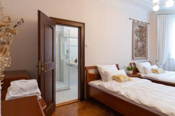 NEU - 4 Zimmer, 4 Betten, 5 Min zum HBF, Terrasse, 160qm, Augsburg (fotografie 4)