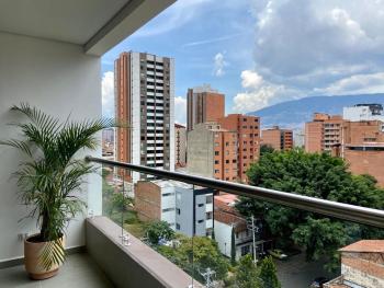 Captivating 2BR with Balcony in Laureles, Medellín (Foto 4)