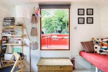 Slash Arts houseboat on secluded mooring in central London, Londyn (zdjęcie 4)