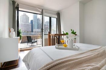 809-6A NEW 2BR Private Roof & City View, New York (Foto 3)