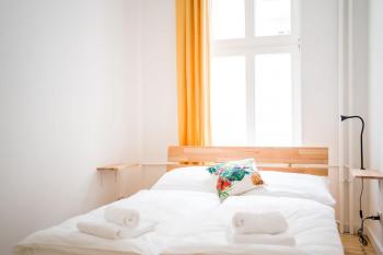 Spacious 3BR plus AC Self Check-in Street Parking, Berlin (Foto 4)
