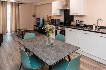 Entire 2 Bedroom and 2 Bathroom Apartment in Manchester City -Free underground Parking, Manchester (photo 2)