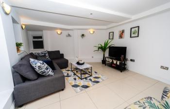 Spacious Flat with Patio & Parking in city centre, Reading (zdjęcie 2)