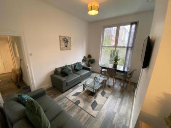 Huge 7 Bed Home For Groups, Liverpool (photo 4)