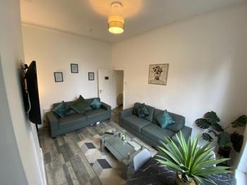 Huge 7 Bed Home For Groups, Liverpool (photo 3)