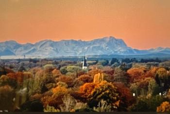 ALPEN-PANORAMA SUITE - Einzigartige Privatsuite hoch über München, 12tes OG, Alpenblick, Loggia, Whirlpool, 15 Minuten zum Zentrum, Ruhe und Erholung in der Stadt München für privat und geschäftlich Reisende, Munich (photo 4)