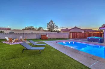 1 Story, 3 BR Home w Hot tub, Pool Grill, Firepit, Las Vegas (foto 2)