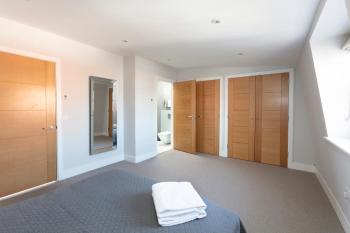 Luxurious Central Windsor Town House, Windsor (photo 2)