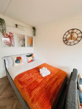 R2 - Private Room in Modern Shared Apartment, Each with Kitchenette, Central Birmingham, Birmingham (zdjęcie 3)