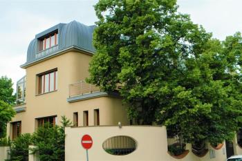 Huge luxury central Prague VILLA, 6 beds and baths, terraces, double garage, Praha (fotografie 4)