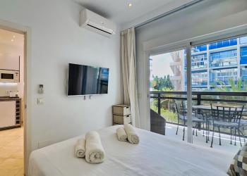 Skol 322 - Completely Renovated Beach Front Apartment Marbella, Marbella (photo 4)