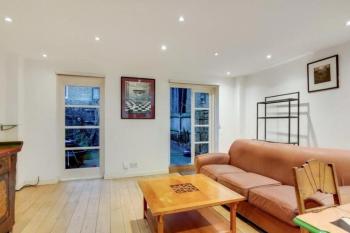 Spacious 3 Bedroom Portobello Apartment with Patio, Лондон (фото 3)