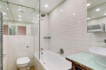 Spacious 3 Bedroom Portobello Apartment with Patio, Лондон (фото 5)