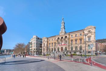 Ayuntamiento Cerca del Casco Viejo & Parking, Bilbao (photo 3)