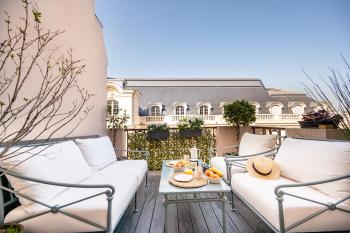 Superb studio with terrasse & 24-7 security in the heart of Paris!, Parigi (foto 2)