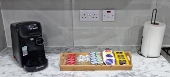 ETIHCITY - 3 Bedroom Semi - Free Parking near Etihad Stadium, Tourist attractions, Manchester City Centre, Transport and Motorway Links next to McDonald's - Sky n Netflix, Manchester (photo 2)