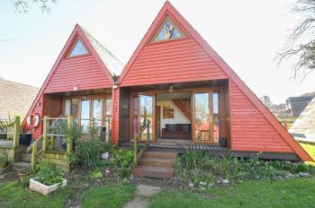 Chalet Two, Deal (photo 2)