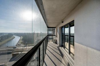 Exclusive River View Apartment with Balcony & FREE GARAGE by Renters Prestige, Vratislav (fotografie 2)