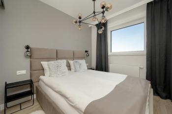 Exclusive River View Apartment with Balcony & FREE GARAGE by Renters Prestige, Vratislav (fotografie 3)