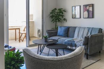 Creative 1br Pool view Apt with covered parking, Livadhia (Foto 5)