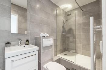 Magenta Square Central 1 Bdr with AC, Nice (photo 4)